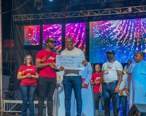 Valentine Ozigbo, offering cash award to winners of he 2021 Unusual Entrepreneurs during the Unusual Praise Event at the Basilica of the Most Holy Trinity, Onitsha