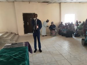 EFCC Official speaking to the women