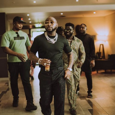 Davido Reels Out N20 Million To 20 Fans