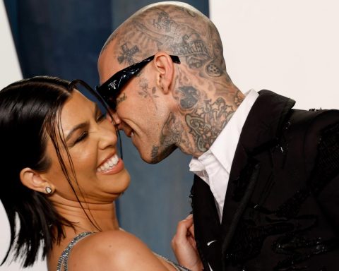 Kourtney Kardashian, Travis Barker marry at 1:30am