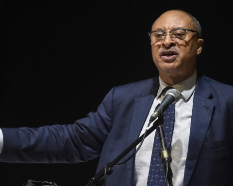 Utomi Calls For Symbolic Resistance, Solidarity To Prevent Anarchy