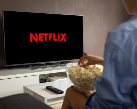 What To Watch On Netflix In July : ‘Titanic’, ‘The Lincoln Lawyer’, Others