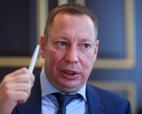Worsening Crisis Forces Ukraine To Seek About $20bn Loan From IMF
