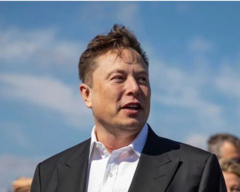 Top Two Billionaires, Bernard Arnault, Elon Musk, Lose $7.8 billion, As Wealth Drops