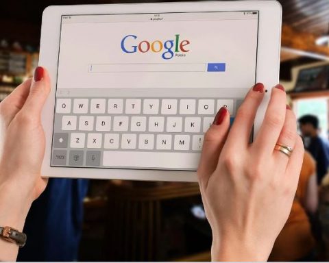Google Stabs Self, Confesses More People Using Social Media Than Search Engine