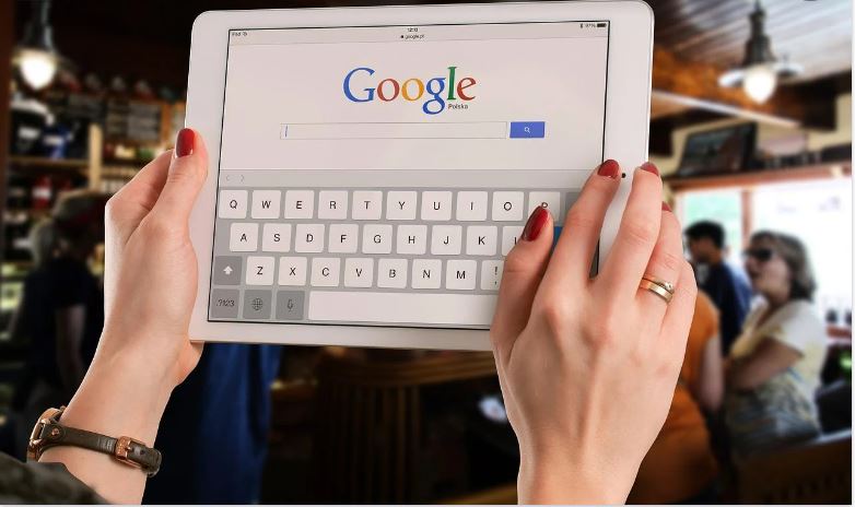 Google Stabs Self, Confesses More People Using Social Media Than Search Engine