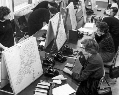 40 Years Before Google Maps You Called People Who Looked At Maps
