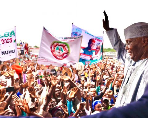 2023: Atiku, Ayu, Sambo Other PDP Stalwarts Receive 160,000 Decampees From APC