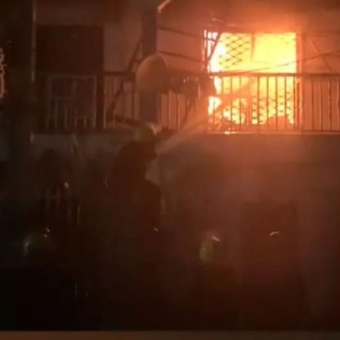 BREAKING: Fire Guts Shopping Mall In Victoria Island, Lagos