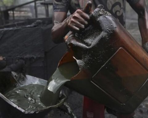 IPMAN Asks FG To Partner With Illegal Refinery Operators In Creeks