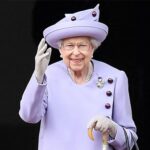 Queen Elizabeth: London Bridge Falls