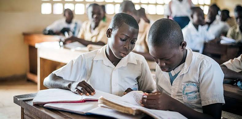 As students in Ivory Coast return to school for the new academic session, they are beset with the challenge of studying harder due to the reintroduction of the policy of expulsion for students who underperform at the end of the session.