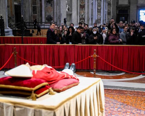 Thousands Of Mourners Pay Tribute To Late Pope Benedict XVI In St. Peter’s Basilica