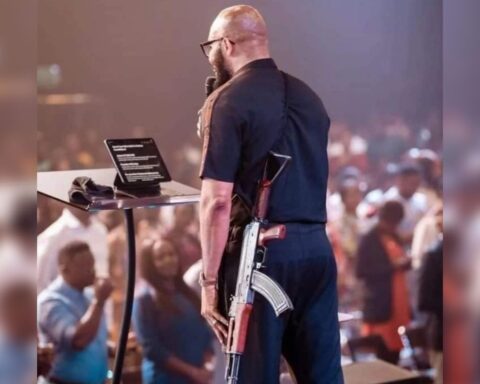 The presiding pastor of House on the Rock Abuja, Uche Aigbe has tendered an unreserved apology to his congregation and the entire Nigerians for mounting the pulpit with an unloaded AK-47 rifle.