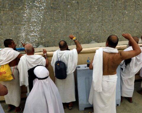 Multitudes of Pilgrims 'Stone The Devil' In Final Hajj Ritual