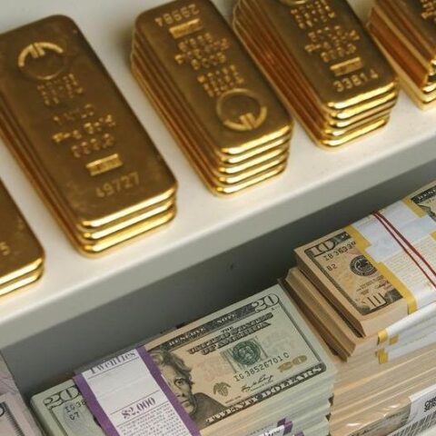 Gold Near Record Highs Amidst Inflation Concerns