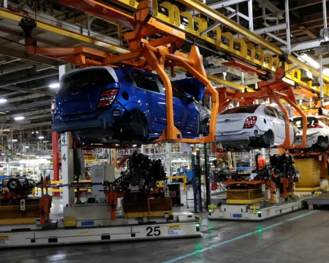 Automakers Warn Of High Costs Amid Fuel Economy Standards Scrutiny