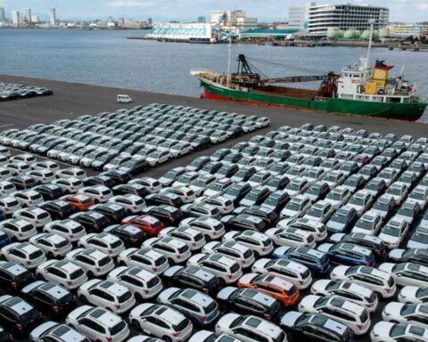 Naira Exchange Rate Crisis Strands Imported Vehicles At Nigerian Seaport- Custom