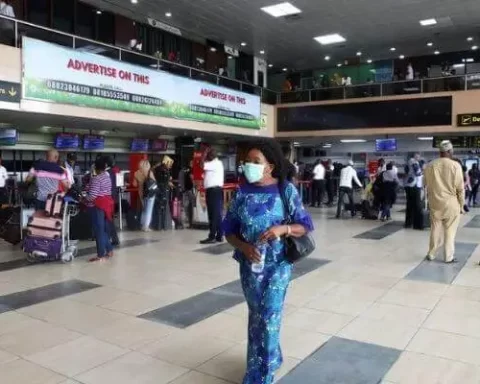 Nigerian Government To Mandate Compensation For Delayed