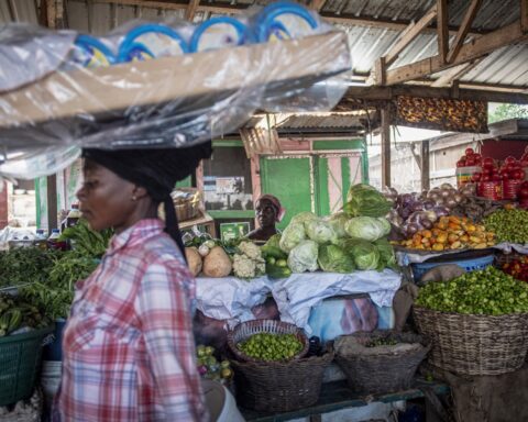 Ghana's Inflation Falls To 14-Month Low At 35.2% Amidst Economic Crisis