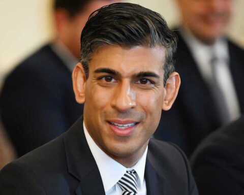 UK Extends Work Visa Sponsor License Renewal To 10 Years