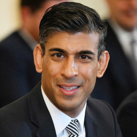 UK Extends Work Visa Sponsor License Renewal To 10 Years