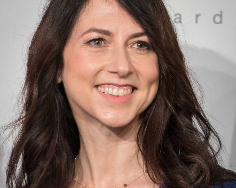 Jeff Bezos Ex-wife, MacKenzie Scott, Sells $10bn Amazon Shares