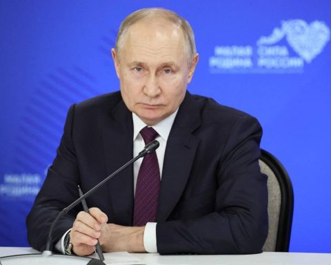 Why Putin's Presidency Deemed Illegitimate: International Community Urged To Act