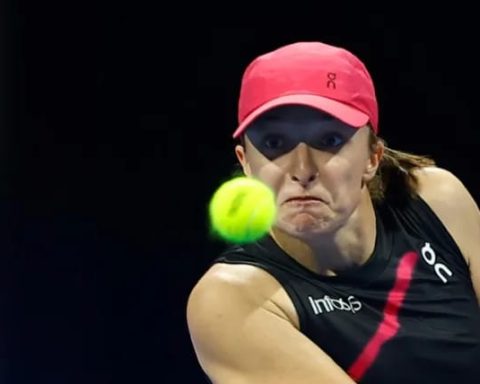 Dubai Open: Swiatek Slips Past Stephens, Bids For 8th WTA 1000 Title