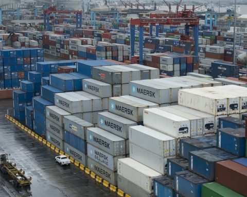 Customs Exchange Rate For Cargo Clearance Drops By 5.3% In 1 Week  