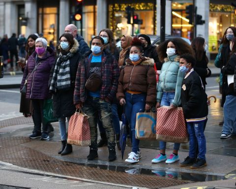 U.S. Economy Growth Slow In First Quarter Despite Inflation Concerns