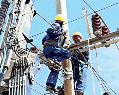 Nigerian Govt Appeals For Calm Amid Electricity Tariff Hike Threats From Union Workers