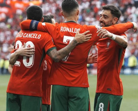 Cristiano Ronaldo and Bruno Fernandes after the former set up the latter against Turkey
