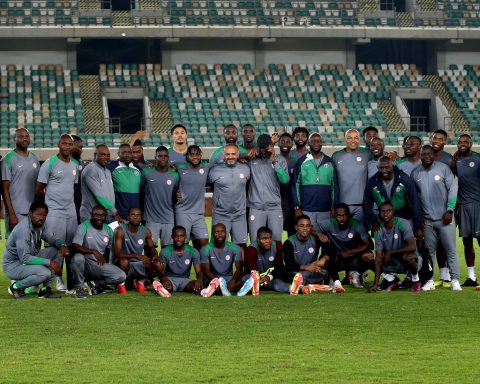 Finidi George and entire SupFinidi George Begins On A Shaky Note, Eye First Victory Against Squirrels Eagles team