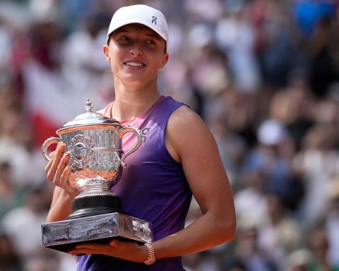 French Open: Iga Swiatek Celebrates 23rd Birthday With 4th Title