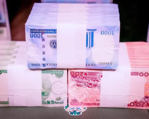 Naira Ends Week With N30 Gain In Black Market: Hope For Naira?
