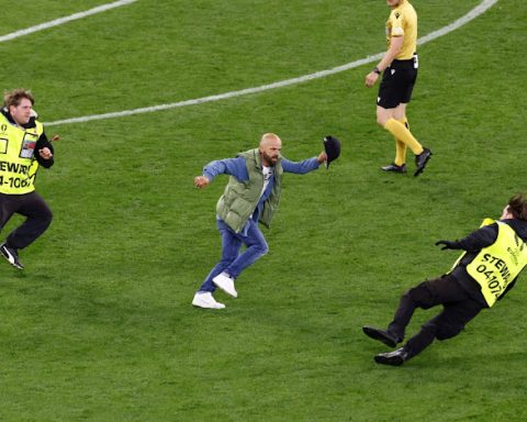 pitch invader
