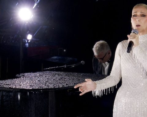 Celine Dion sings in paris
