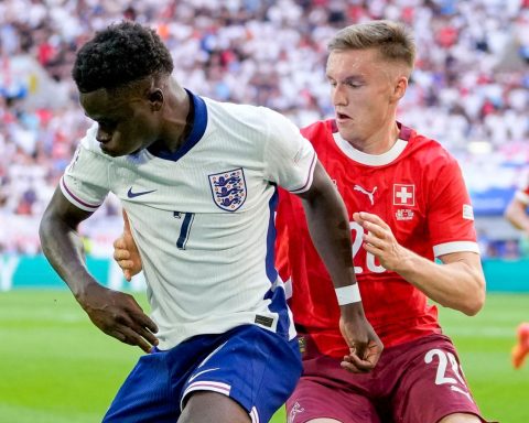 Saka holds off Michel Aebischer in the match against Switzerland