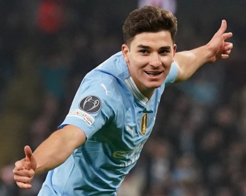 Julian Alvarez celebrates scoring for Man city