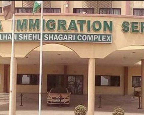 Nigerian Immigration Officers Accused Of Extorting Money From Passport Applicants, Discouraging Direct Online Application
