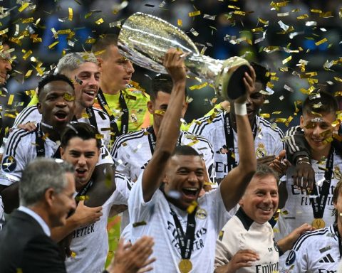 first match first trophy for Kylian Mbappe at Madrid