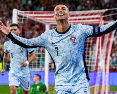 Cristiano ronaldo reacts after scoring th goal