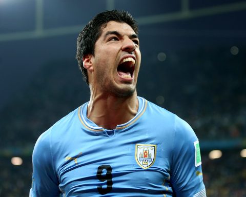 Luis Suarez announces international retirement