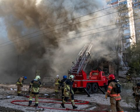 Ukraine Launches Major Drone Strikes On Moscow,1 Dead, Destroy Homes, Others