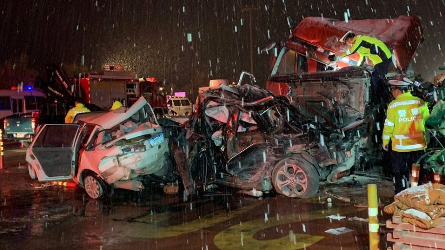 6 Dead In China Car Crash As Vehicle Slams Into Oncoming Traffic