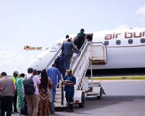 Air Burkina begins commercial flight