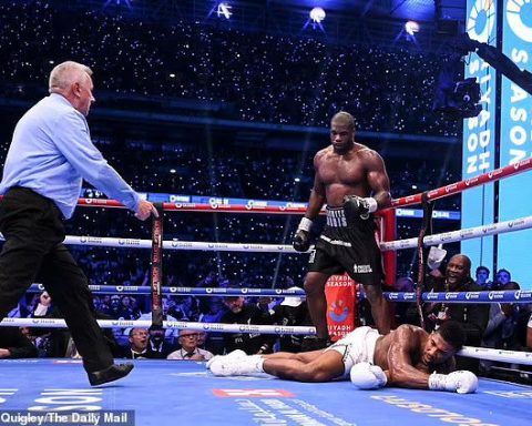 Anthony Joshua knocked out in the 5th round by Dubois