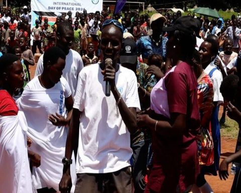 Tambura residents walk and dance their way to Peace Day celebrations
