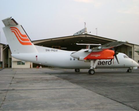 AeroContractors De Havilland Canada DHC Dash Makinde